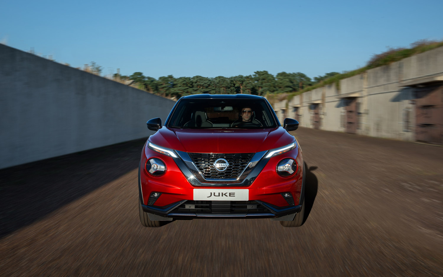 Comparison Nissan Juke TEKNA 2020 vs Nissan Kicks SR 2019 SUV Drive